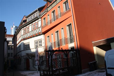 Situata nei pressi del friedensberg, la struttura si trova vicino anche al jentower. Jena, Haus im Sack und Neubau | LE Mon. hist. | Flickr