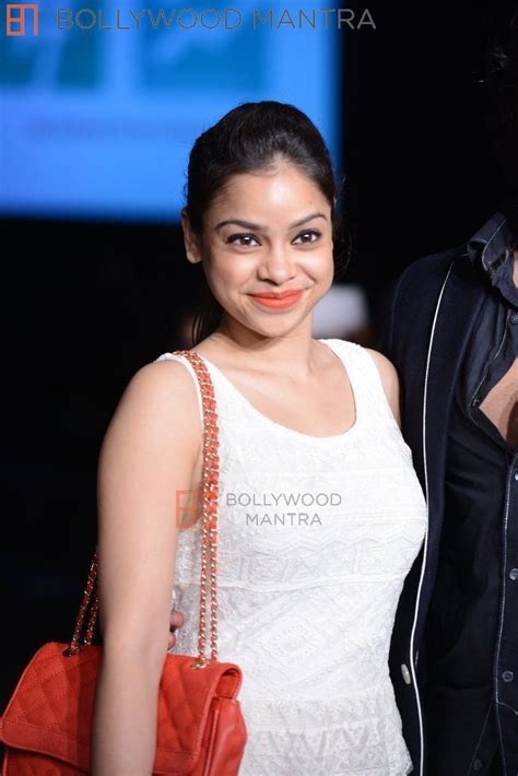 She is the winner of kahani comedy circus ki, a comedy show on sony entertainment. Sumona Chakravarti | Lakmé Fashion Week Summer/Resort 2014 ...