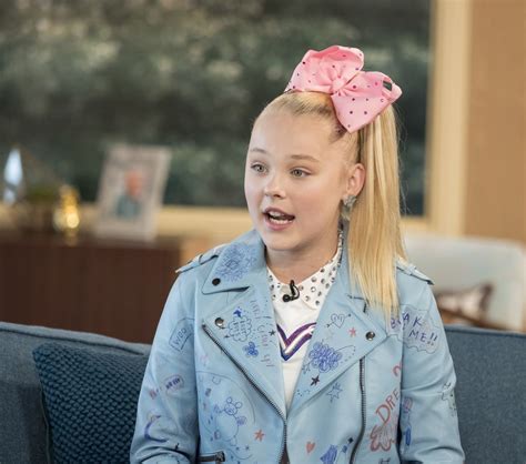 Jojo siwa is an american singer, dancer and youtube personality who's famous for donning big bows in her hair and for her hit singles boomerang and hold the drama. JoJo Siwa Appeared on This Morning TV Show in London 07/27 ...