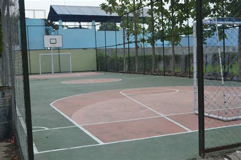 The centre has five courts, three rubberised ones and two sportscity futsal pj is ideally located on the right hand side of jalan kemajuan behind nissan tan chong with ample parking lots. Basketball and Futsal Court