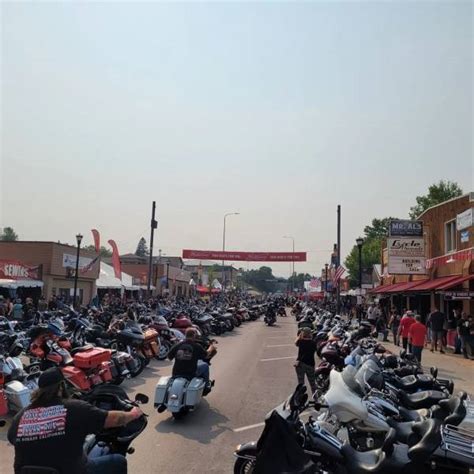 Hundreds Of Thousands Of Bikers Attend This Years Sturgis Motorcycle Rally 34 Pics