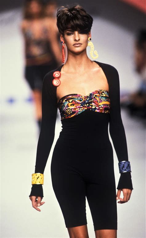 Linda Evangelista Walked For Karl Lagerfeld Runway Show 1991 Outfits