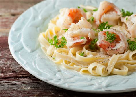 We're keepin' things simple today and store bought alfredo sauce makes a great basic base that we take up a notch with a hefty splash of heavy cream, romano cheese, freshly ground pepper. Shrimp Fettuccine Alfredo - Framed Cooks