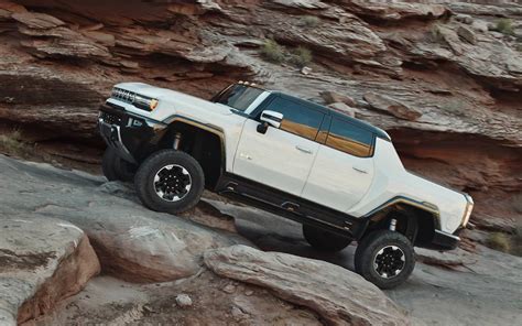 Watch Gm Puts Hummer Ev To Serious Off Road Test In Moab 26