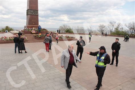 В Одессе сегодня возлагали цветы на Аллее Славы в парке Шевченко