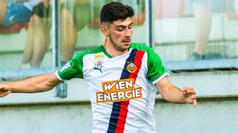 Yusuf demir is an austrian professional footballer who plays as a forward for spanish team barcelona b, on loan from rapid wien, and the aus. Barcelona Yusuf Demir'i kiraladı - Son Dakika Haberleri