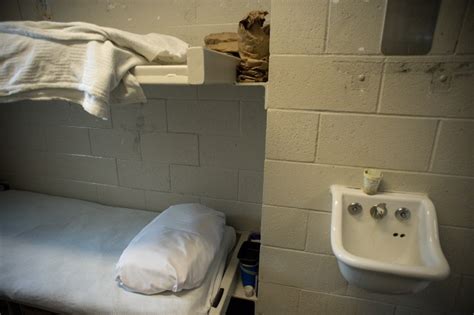 Inside An La County Womens Jail ‘busting At The Seams Rotted Pipes