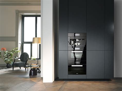 From the choice of the perfect bean to the easy maintenance of the machine. Miele CVA 6805 Built-in coffee machine