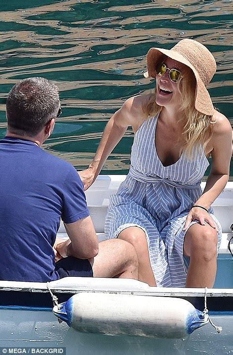 Gillian Anderson Shows Off Her Washboard Abs In A Bikini Daily Mail