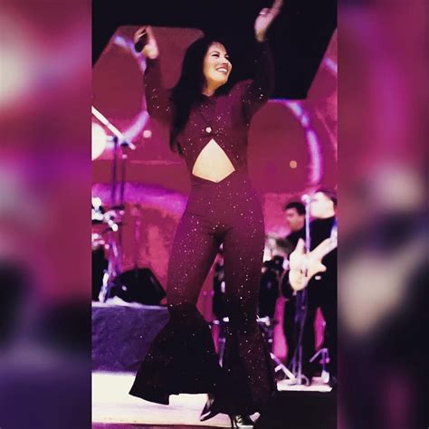 Selena Live At The Houston Astrodome February 261995 Selena Selenaquintanilla Queen