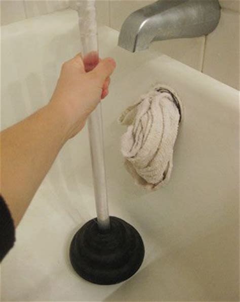 Most of the time, bathtub clogs are caused by a build up of hair and other debris in the if your bathtub is still clogged, you can try plunging the drain. How To Unclog A Bathtub Drain Without Chemicals | Unclog ...