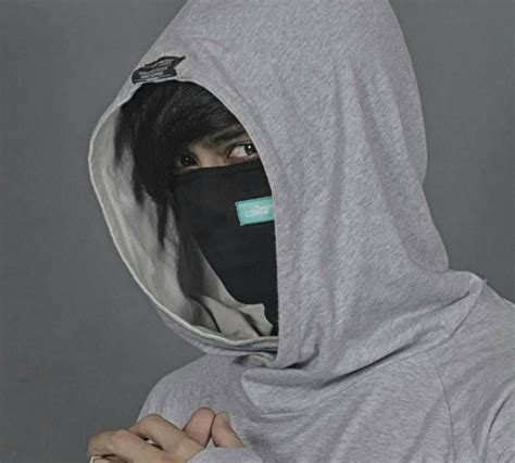 Kartun orang pakai masker sakit. 700 Gambar Cowok Keren Pake Masker HD Paling Keren - Infobaru