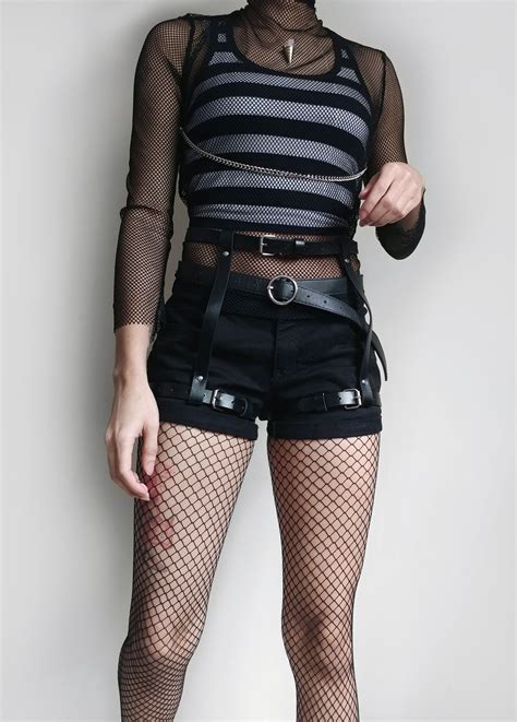 Stripes And Fishnet Grunge Outfits Alternative Fashion Hipster Outfits