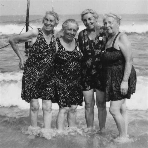 23 Funny Pictures Of Old Ladies At The Beach Great