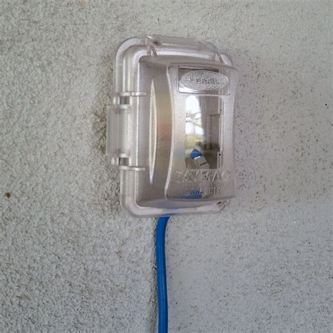 Guide To Replacing An Outdoor Gfci Outlet Gfci Outdoor Electrical