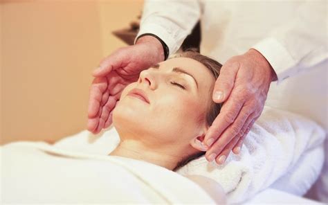 Indian Head Massage Benefits Techniques And History Ayurvedicindiainfo