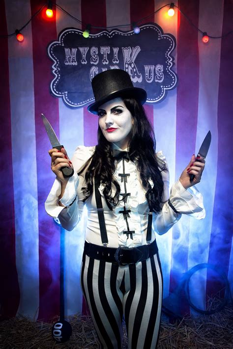 Mystik Cirkus Sword Swallower Present Creepy Carnival Halloween Circus Circus Costume