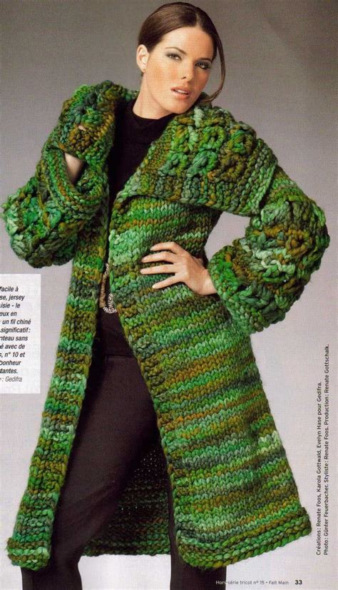 Вязаное спицами женское зеленое меланжевое пальто - Вяжи.ру