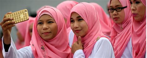 outrage at najib plan to give indian muslims the same status as malays this week in asia
