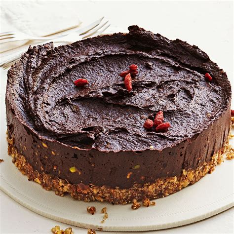 Dieses rezept ist für einen kleinen kuchen, gebacken in einer 18 cm backform. Vegane Avocado-Schoko-Torte | Kuchen ohne backen ...