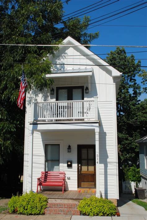 These images below are a compilation of some of the narrow house design