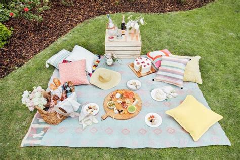 How To Picnic Like An Event Planner Picnic Birthday Picnic Decorations Picnic