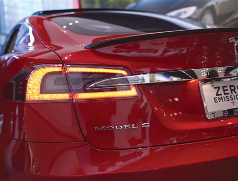 Us Regulator Demands Recall Of 158000 Teslas Over Dying Displays