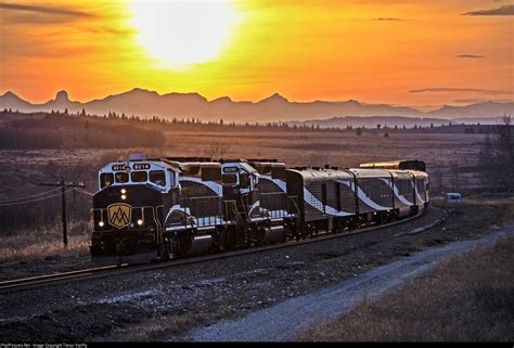 Railpicturesnet Photo Rmrx 8014 Rocky Mountaineer Railtours Emd Gp40