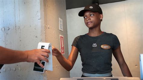Discovernet Workers Reveal What Its Really Like Working At A Mcdonalds Drive Thru