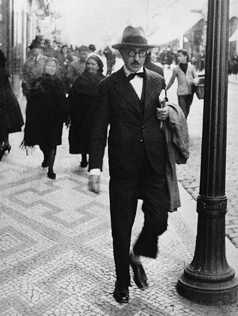 Fernando Pessoa Portugal Visitor Travel Guide To Portugal