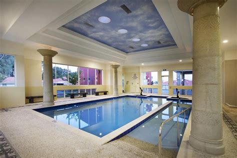 Best 18 Modern Indoor Swimming Pool Design Ideas