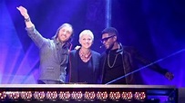 David Guetta e Usher apresentam "Without You" no programa "Ellen ...