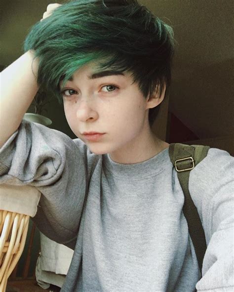 Punk girls with long hair usually have some part buzzed short (you might need to double check, sometimes the areas are small). Hello it's me I forgot how to selfie but my hair is blue/green lefabulouskilljoy | Androgynous ...