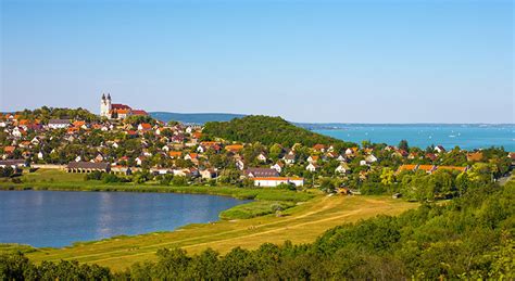 Het balatonmeer enkel de naam alleen al klinkt als een sprookje in de oren. Het Balatonmeer, de 'zee' van Hongarije - dé ...