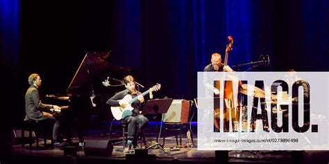 Der Deutsche Jazz Pianist Pablo Held Mit Nelson Veras G Robert