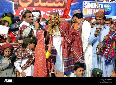 Hyderabad, Pakistan. 04th Dec, 2016. Sindhi peoples in a tradional ...