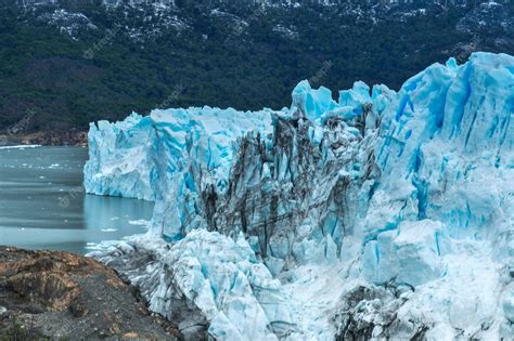 O Glaciar Perito Moreno é Uma Geleira Localizada No Parque Nacional Dos