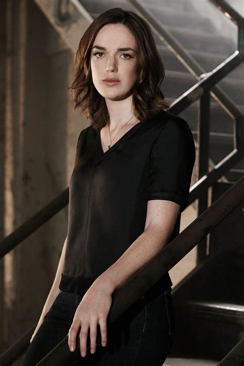 Elizabeth Henstridge As Jemma Simmons Elizabeth Henstridge Agents Of Shield Marvel Agents Of