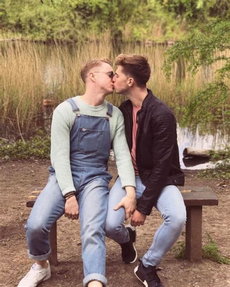 Spreading Love ♡ 2 Guys Kissing Kissing Couples Cute Gay Couples