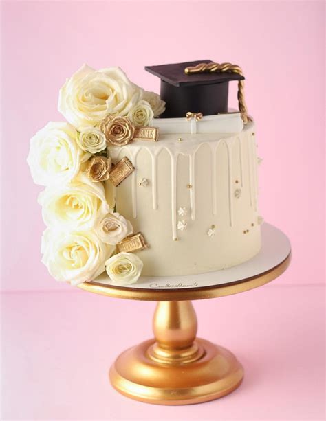 45 Elegant Graduation Cake Ideas Perfect For A Crowd Graduation Cakes