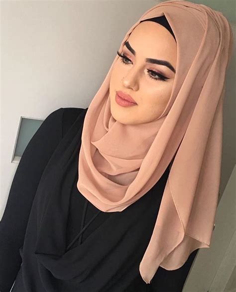 Pin By Nauvari Kashta Saree On Hijabi Queens Hijab Fashion Stylish