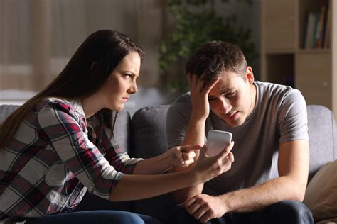 Sus Behaviour 5 Tell Tale Signs Your Spouse Is Hiding Something From