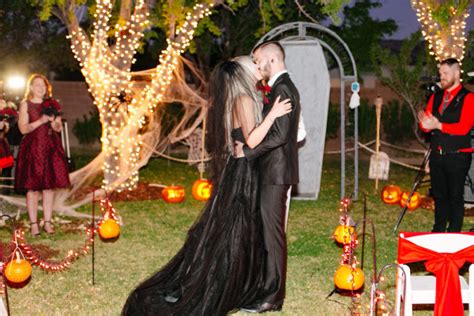 Wedding Rescue Spooky Scary Halloween Wedding At The Grove Little Vegas Wedding