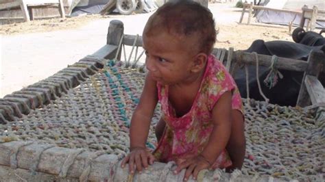 امدادی کیمپوں میں مقیم بچے Bbc News اردو