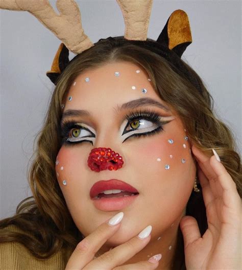 35 Easy Christmas Makeup Ideas For Holiday Season