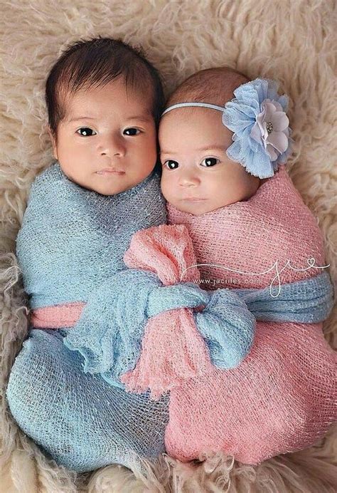 Pin By Xrisoula Tsakiridou On Adorables Bebes Twin Baby Girls Cute