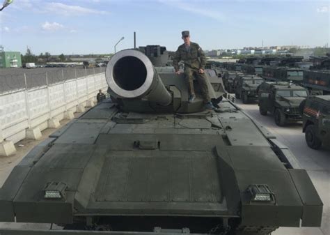 The turret contains the main gun, its autoloader and ammunition storage, as well as other sub systems. Tank T-14 Armata | soldat.pro - military experts. unites ...