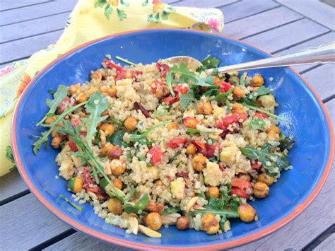 Turmeric Roasted Chickpea and Quinoa Salad Hälsa Nutrition