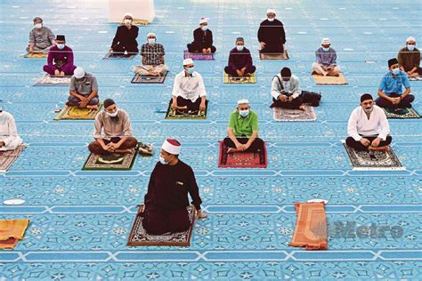 Waktu solat adalah peruntukan tempoh atau selang masa tertentu bagi masyarakat muslim menjalani syariat solat sama ada fardhu ataupun sunat. Hanya 40 jemaah untuk solat Jumaat di Terengganu | Harian ...