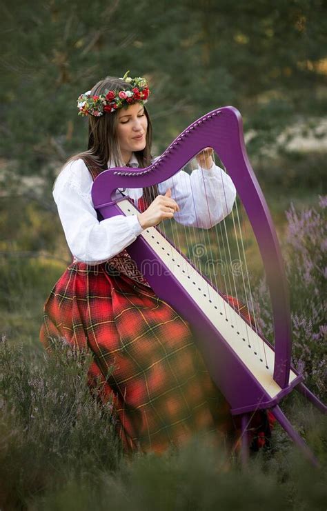 345 Singer Celtic Stock Photos Free And Royalty Free Stock Photos From